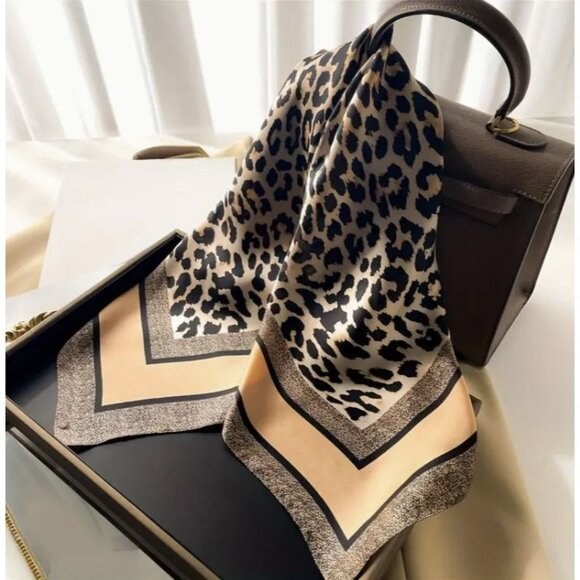 ⭐Elegant Bandana Square Scarf Silky Satin Vintage Animal Print Leopard Wrap New - Picture 5 of 9